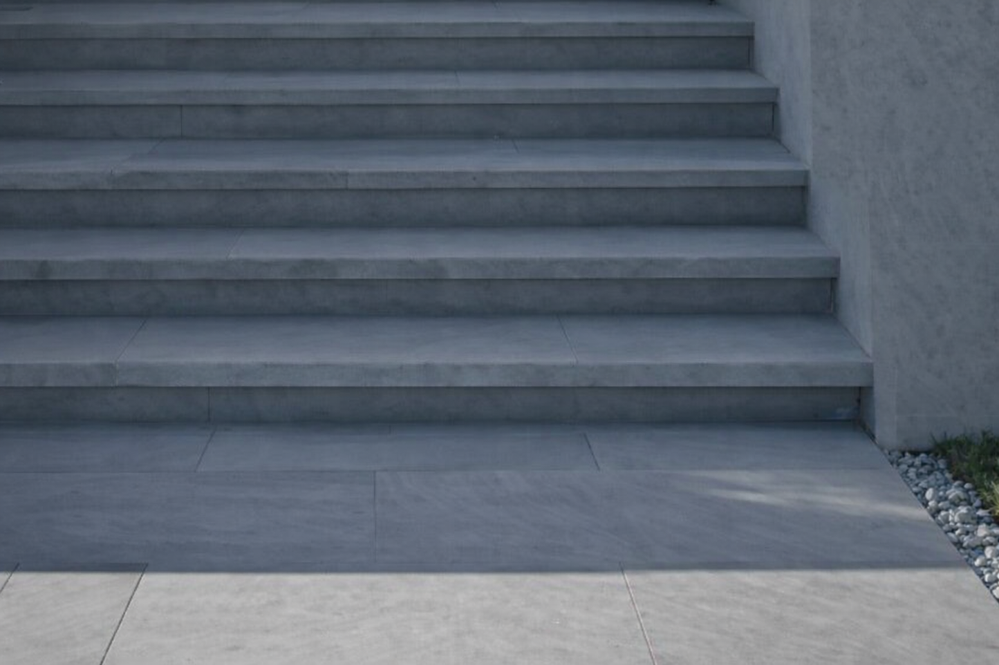 CLEARANCE Deep Blue Bullnose Steps 350x1000x20mm