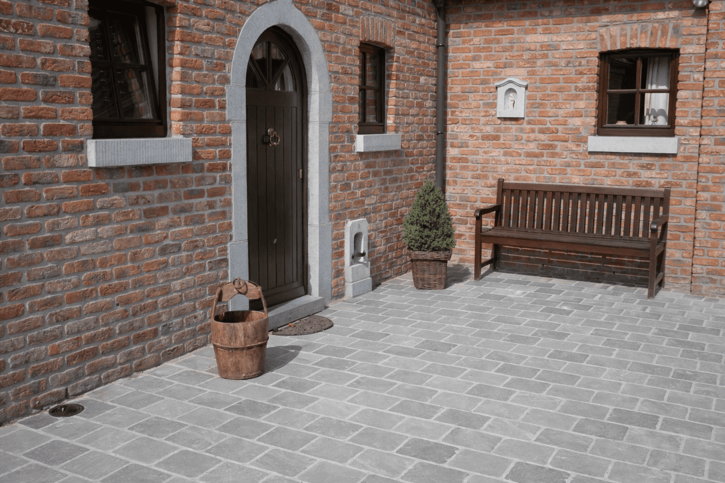 Grey / Beige 200x100x50mm Block Paving (Setts Kandla Grey / Raj Green)