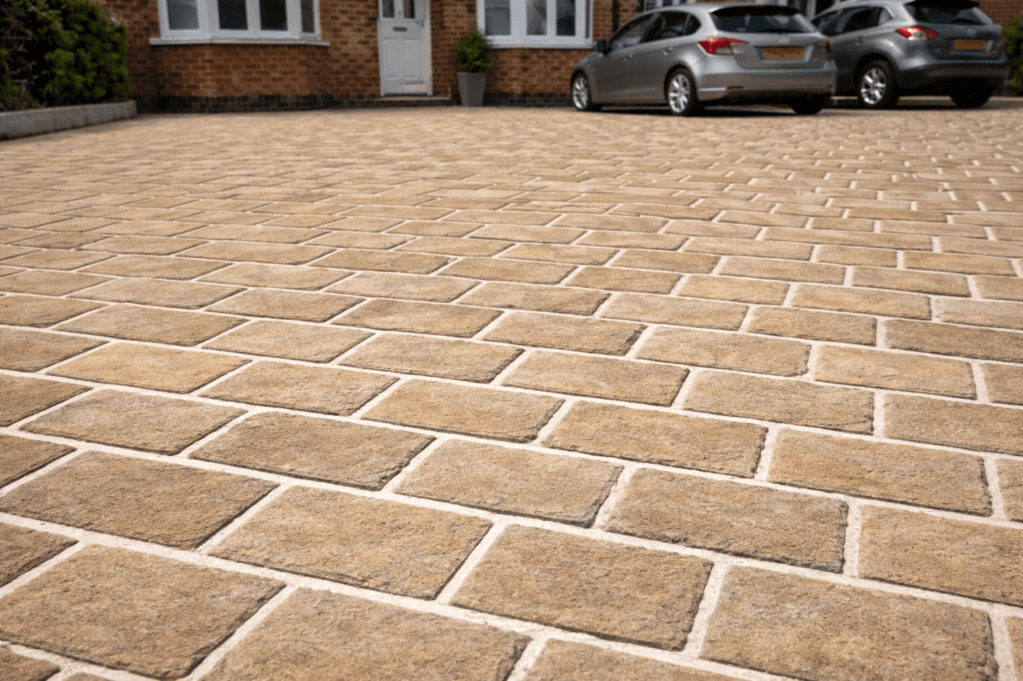 Grey / Beige 200x100x50mm Block Paving (Setts Kandla Grey / Raj Green)